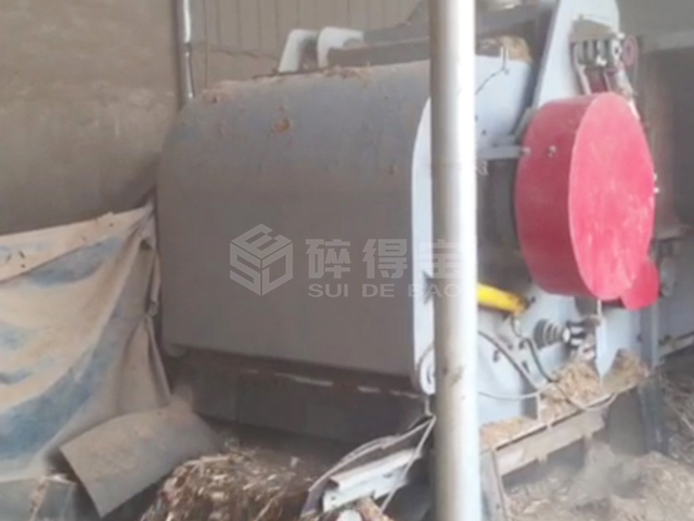 綜合破碎機(jī)客戶(hù)現(xiàn)場(chǎng)