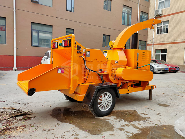 樹(shù)枝粉碎機(jī)幫助綠化垃圾重新利