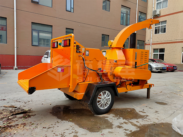 樹枝粉碎機(jī)是園林修剪與養(yǎng)護(hù)過(guò)程中的得力助